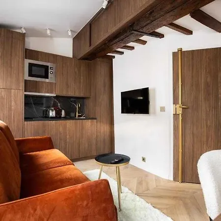 Cosy Studio In The Heart Of Montmartre *